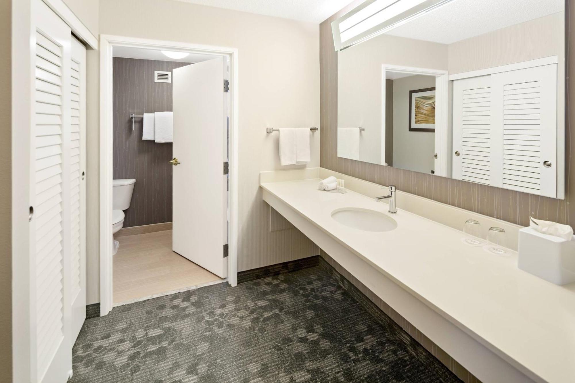 Courtyard By Marriott Bryan College Station Hotel Bagian luar foto